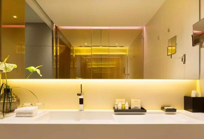 سوئیت جونیور با تخت بزرگ, Art Otel Amsterdam, Powered By Radisson Hotels