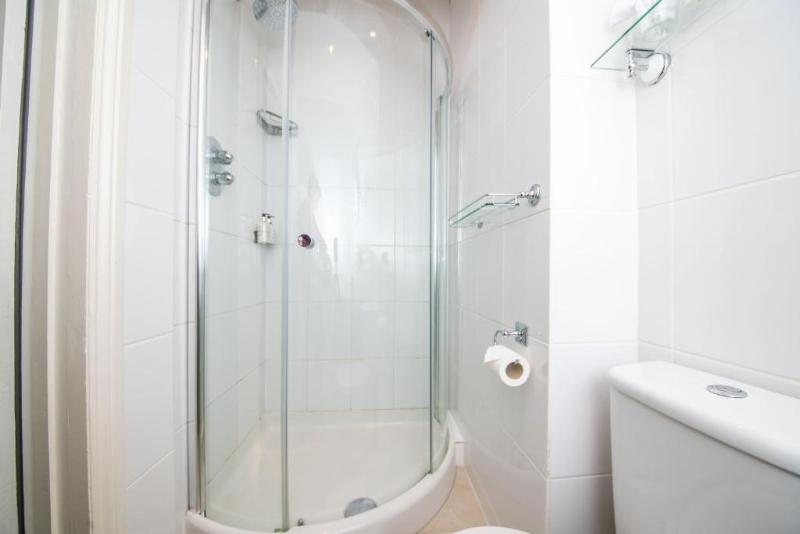 חדר קלאסי, Oldfields House