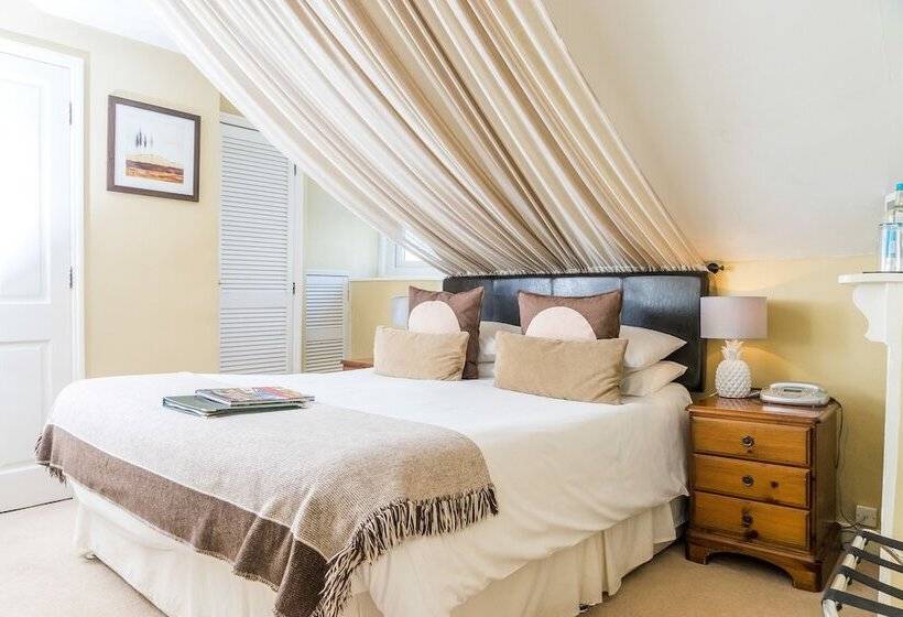 Номер Стандарт, Oldfields House