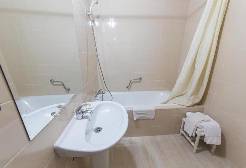 스탠다드 룸, Akouas