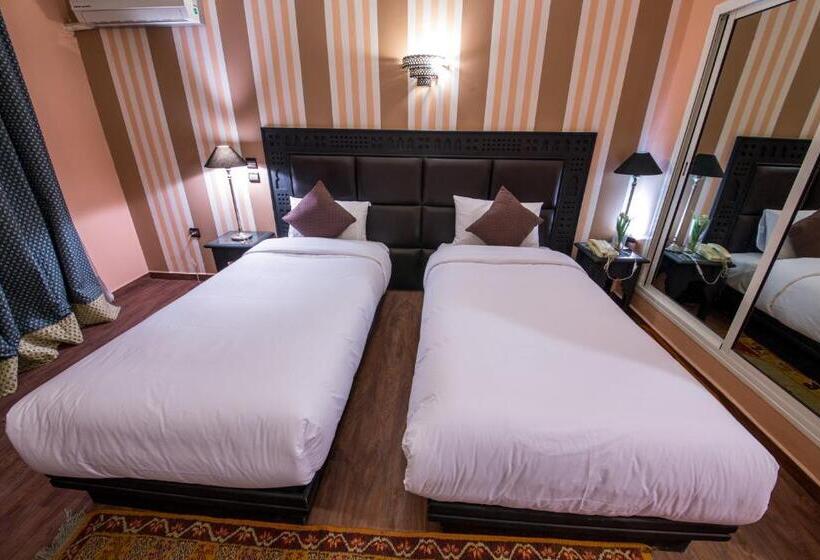 스탠다드 룸, Akouas