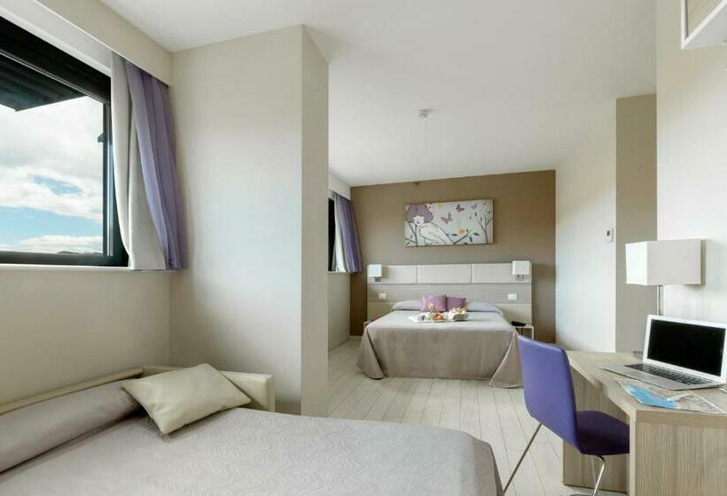 اتاق استاندارد سه نفره, Cristina