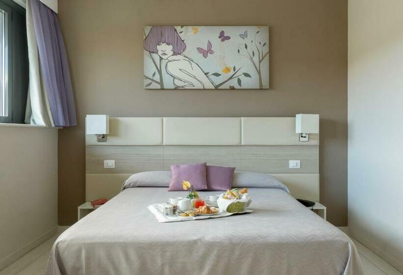 اتاق استاندارد چهار تخته, Cristina