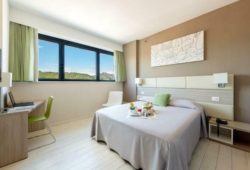 اتاق اجرایی, Cristina