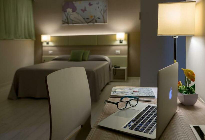 سوییت جونیور, Cristina