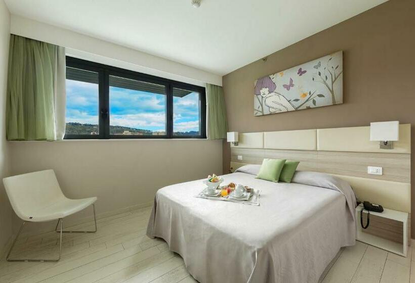 سوییت جونیور, Cristina