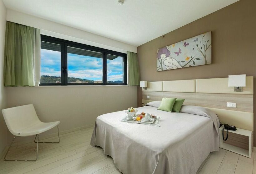 سوییت جونیور, Cristina