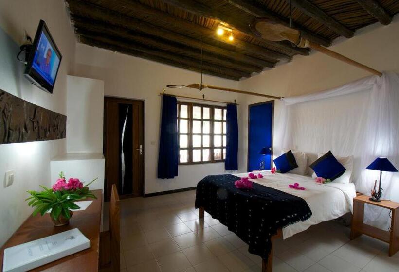 اتاق استاندارد با بالکن, Hôtel Kadiandoumagne