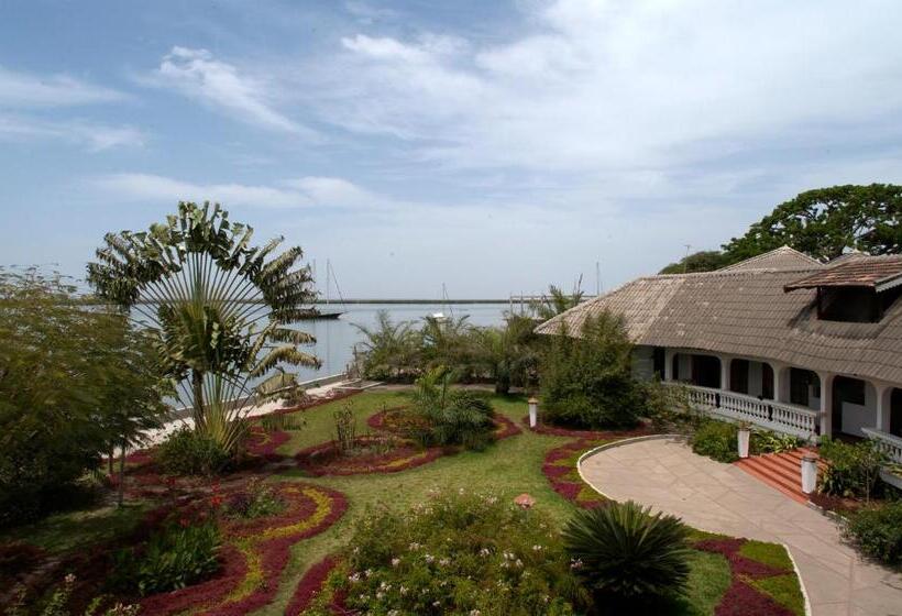 اتاق استاندارد با بالکن, Hôtel Kadiandoumagne