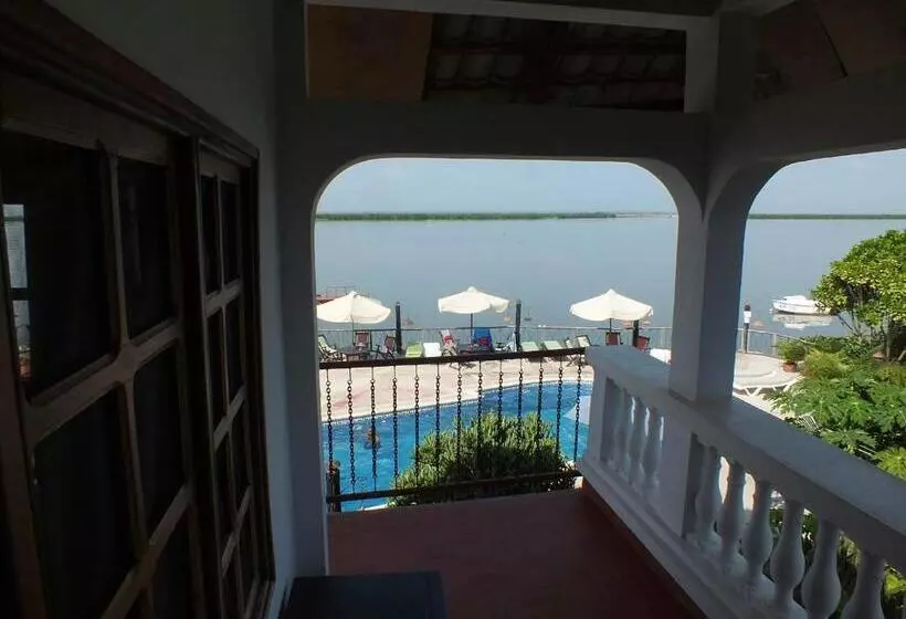 اتاق لوکس, Hôtel Kadiandoumagne