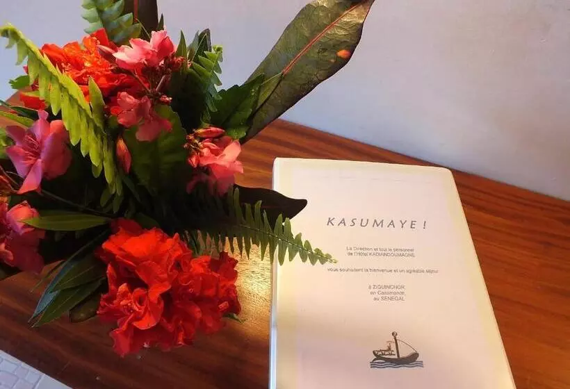 اتاق لوکس, Hôtel Kadiandoumagne