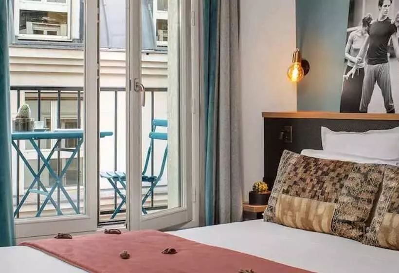 バルコニー付きデラックスルーム, Lyric Hotel Paris Opera