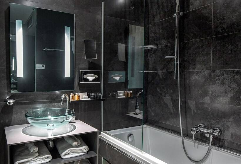 バルコニー付きデラックスルーム, Lyric Hotel Paris Opera