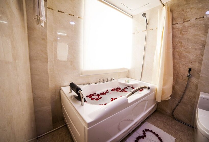 اتاق لوکس با چشم‌انداز شهر, Moonlight Hotel Hue