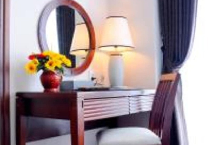 اتاق لوکس با چشم‌انداز شهر, Moonlight Hotel Hue