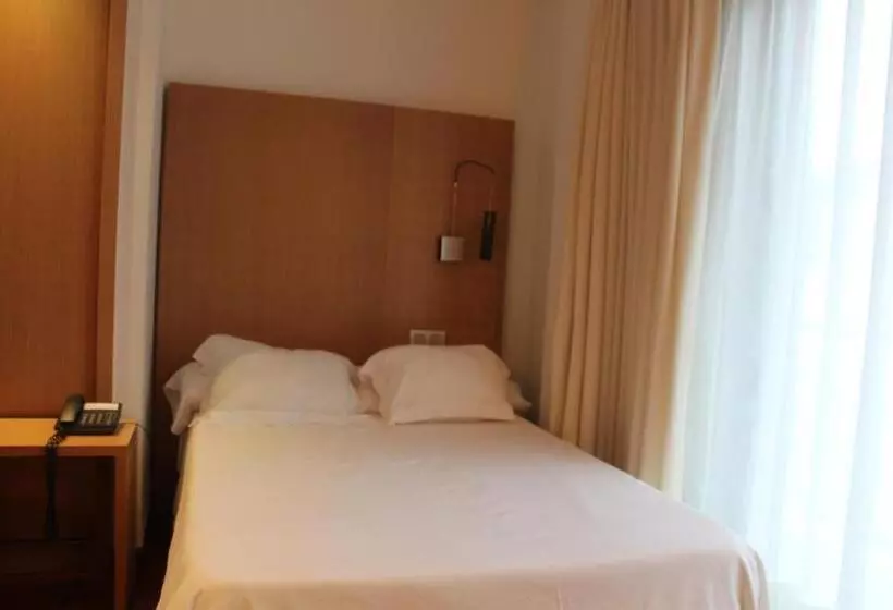 Habitación Estándar Individual, Ril