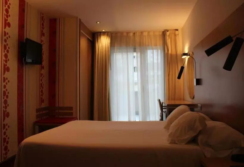 Habitación Estándar, Ril