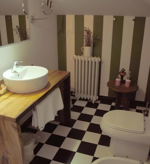 اتاق استاندارد, El Lacayo De Sestiello