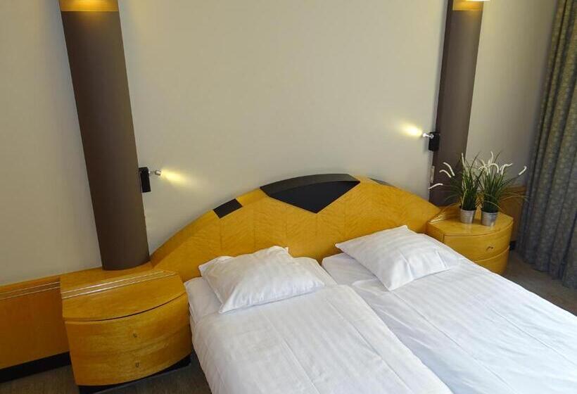 اتاق خانوادگی, Sleep & Go Brussels South