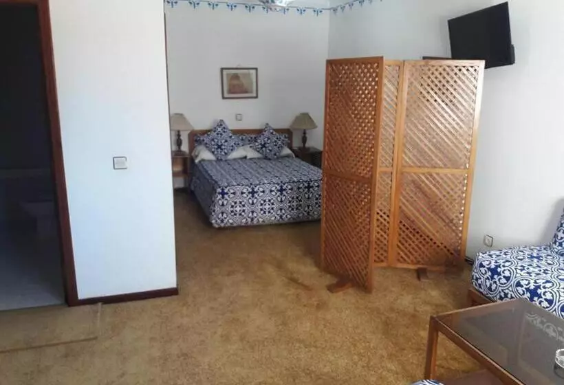 اتاق استاندارد سه نفره, Zelis
