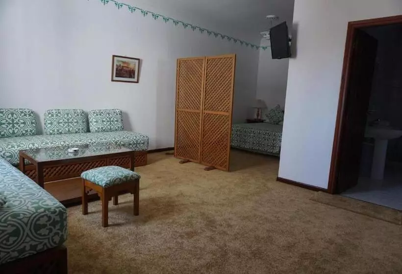 اتاق استاندارد سه نفره, Zelis