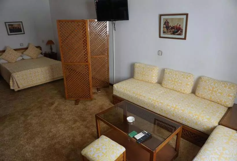 اتاق استاندارد سه نفره, Zelis