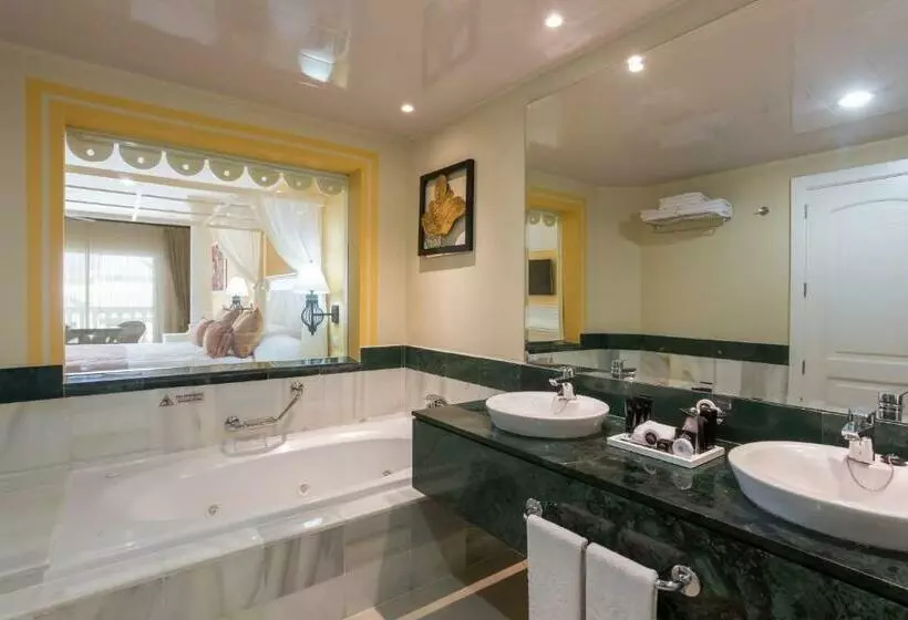 Deluxe Junior Suite