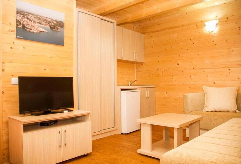 بانگلوی استاندارد 2 خوابه, Apart Hotel Llolla