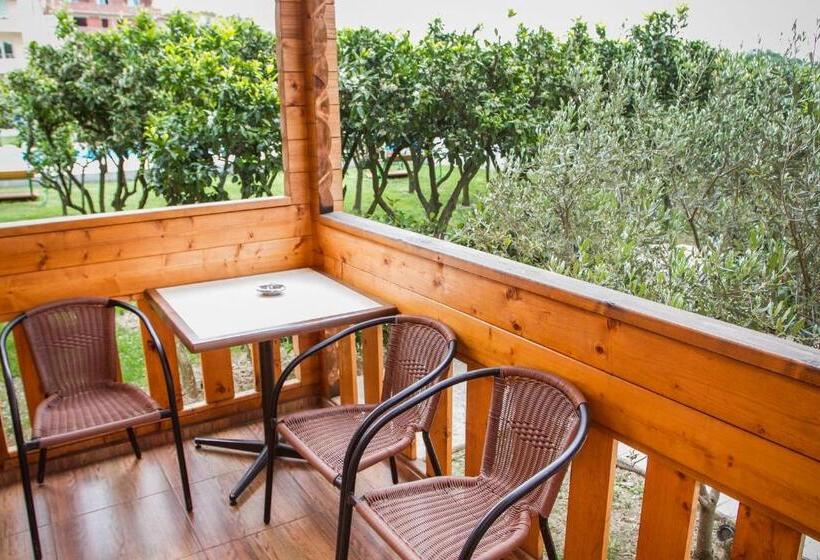 بانگلوی استاندارد 2 خوابه, Apart Hotel Llolla