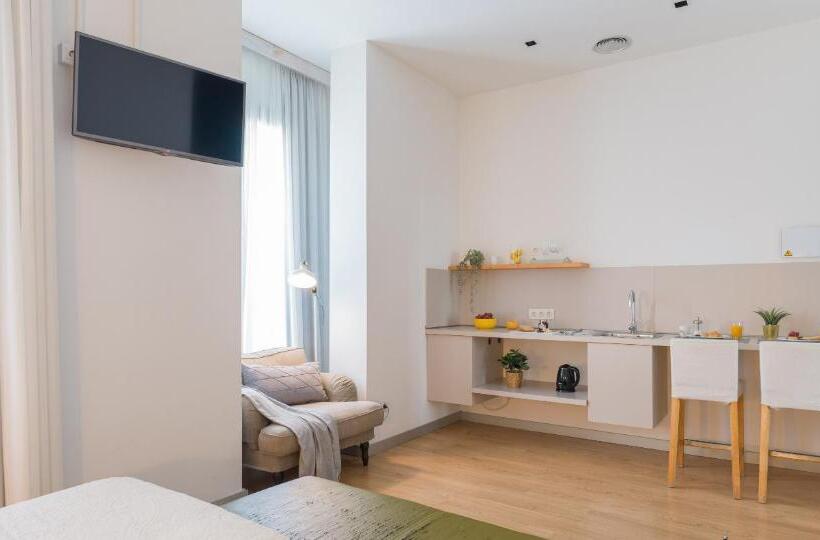 جناح جونيور ذات إطلالة, Catalina