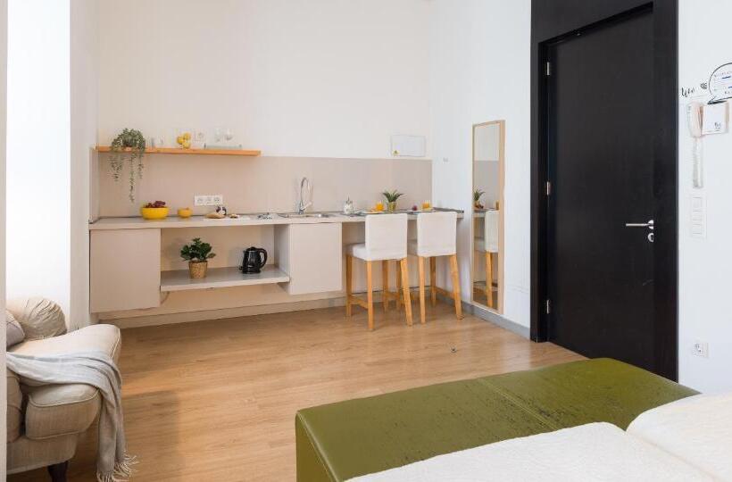 جناح جونيور ذات إطلالة, Catalina