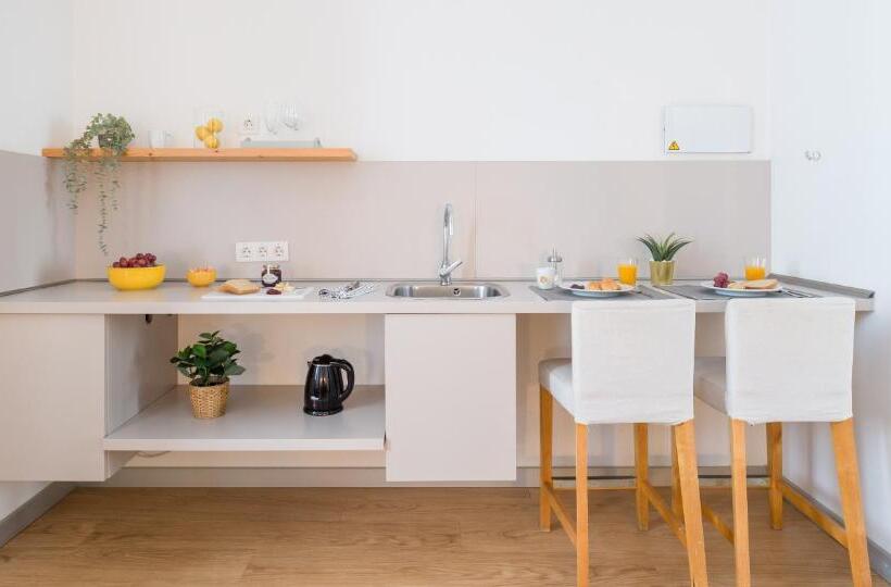 شقة دور أخير غرفة نوم واحدة, Catalina