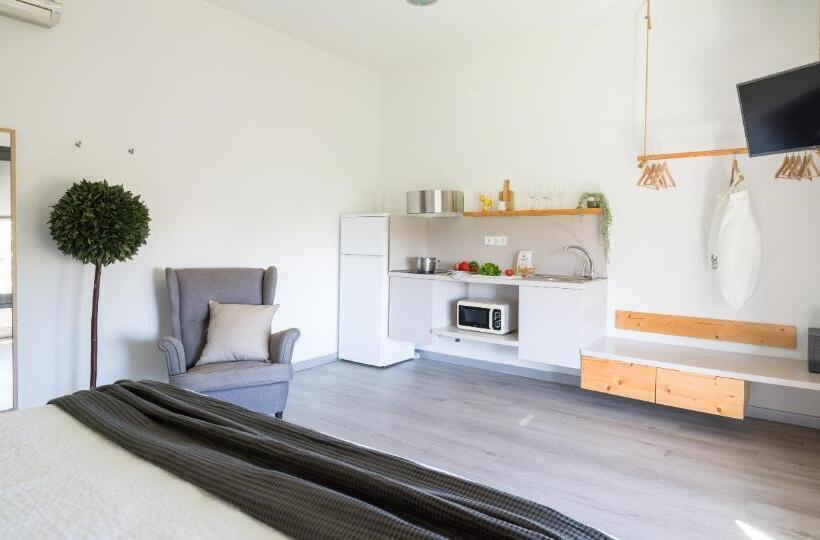 شقة دور أخير غرفة نوم واحدة, Catalina