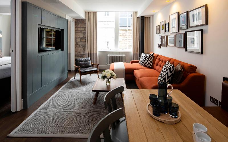 דירת חדר, Cheval Old Town Chambers