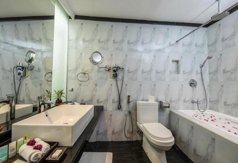 디럭스 룸, Earl S Regent