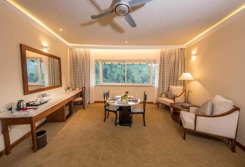 산전망 주니어 스위트, Earl S Regent