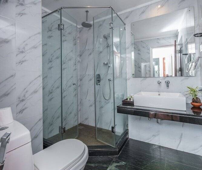 디럭스 룸, Earl S Regent