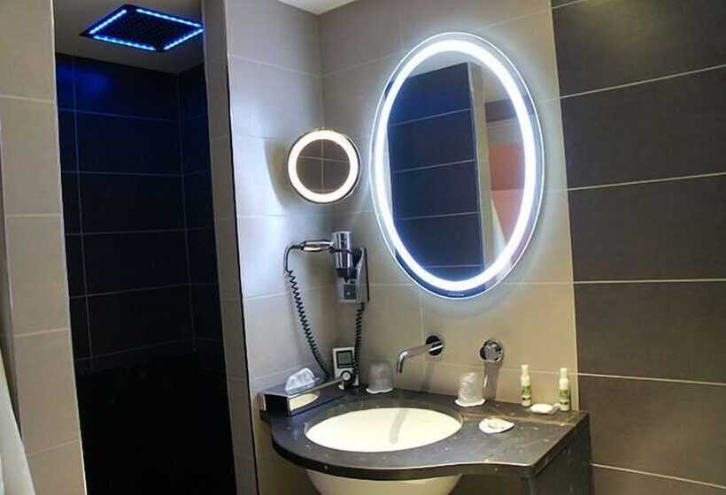 주니어 스위트, La Cour Berbisey