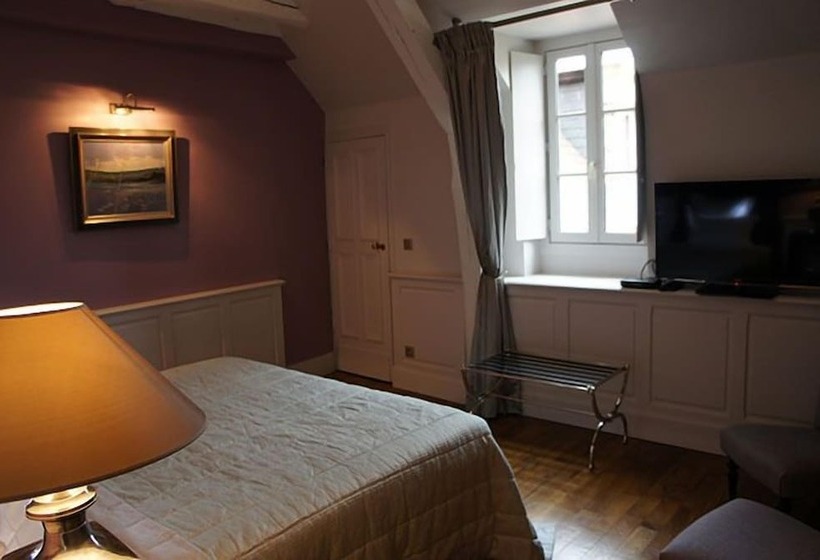 주니어 스위트, La Cour Berbisey