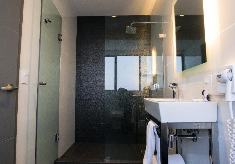 غرفة قياسية, Perla Central