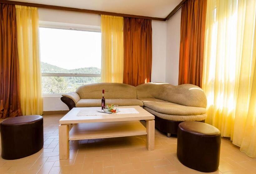 חדר סטנדרט נוף לים עם מרפסת, Rooms Karla