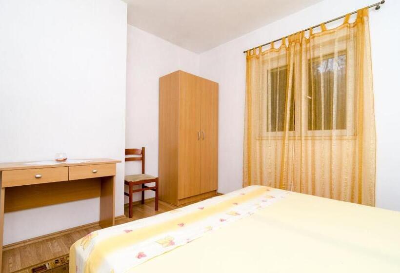 חדר בסיסי, Rooms Karla