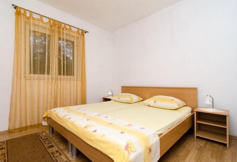 חדר בסיסי, Rooms Karla