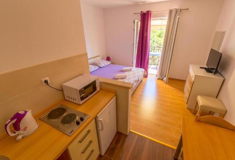 סטודיו סטנדרט עם מרפסת, Rooms Karla