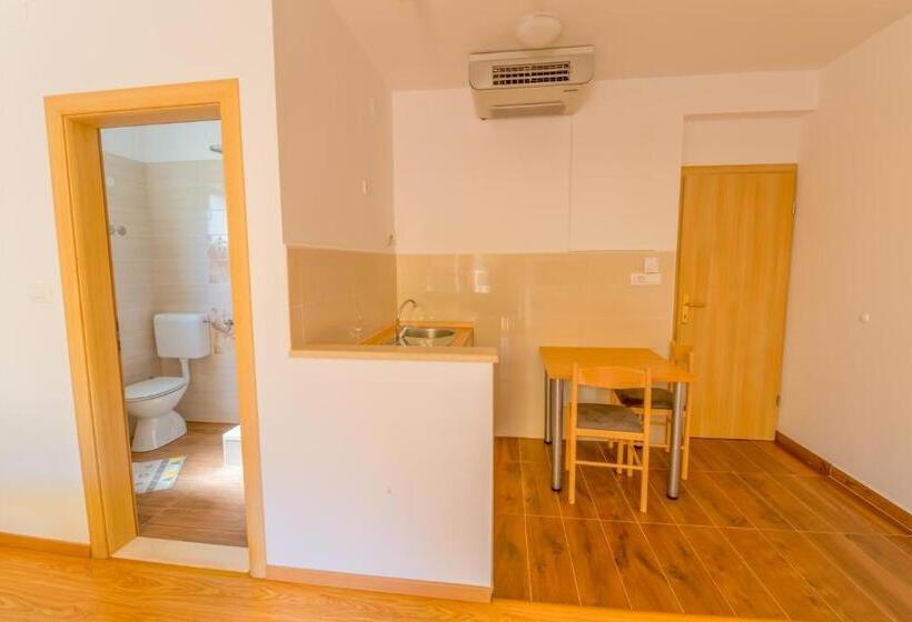 Студия Стандарт Вид на Море, Rooms Karla