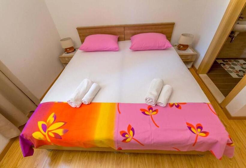 غرفة إقتصادية, Rooms Karla