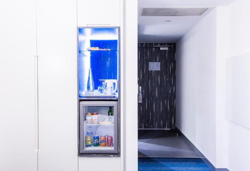 Habitació Estàndard, Zeniva