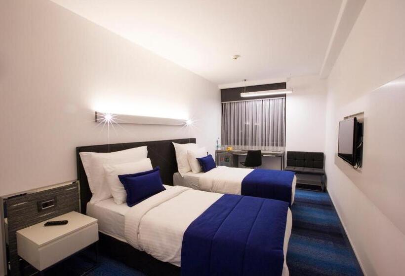 Habitació Estàndard, Zeniva