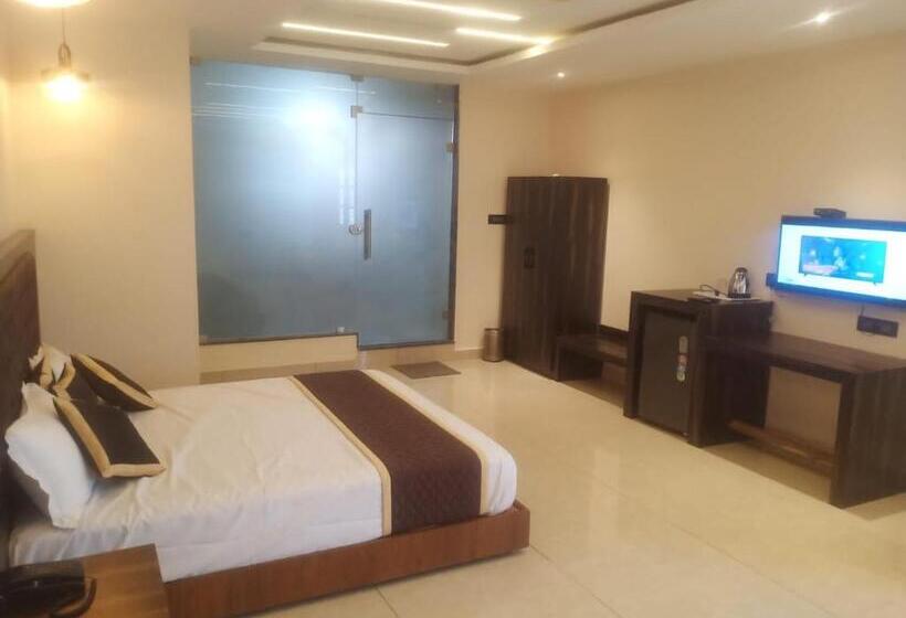 סוויטה, Paras Mahal