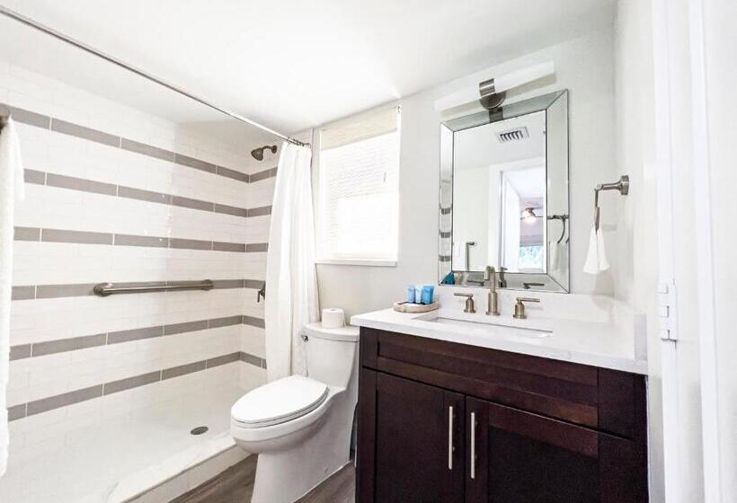 شقة غرفة واحدة, 365 Ocean